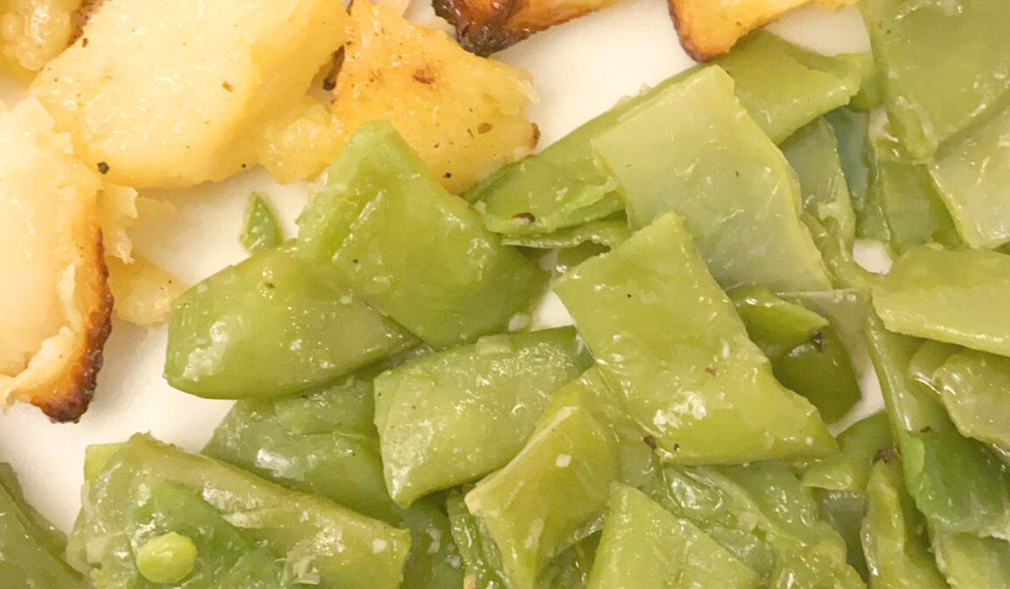 Taccole e patate all’aglio al forno