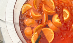 Analcolico rosso con fette di arancia