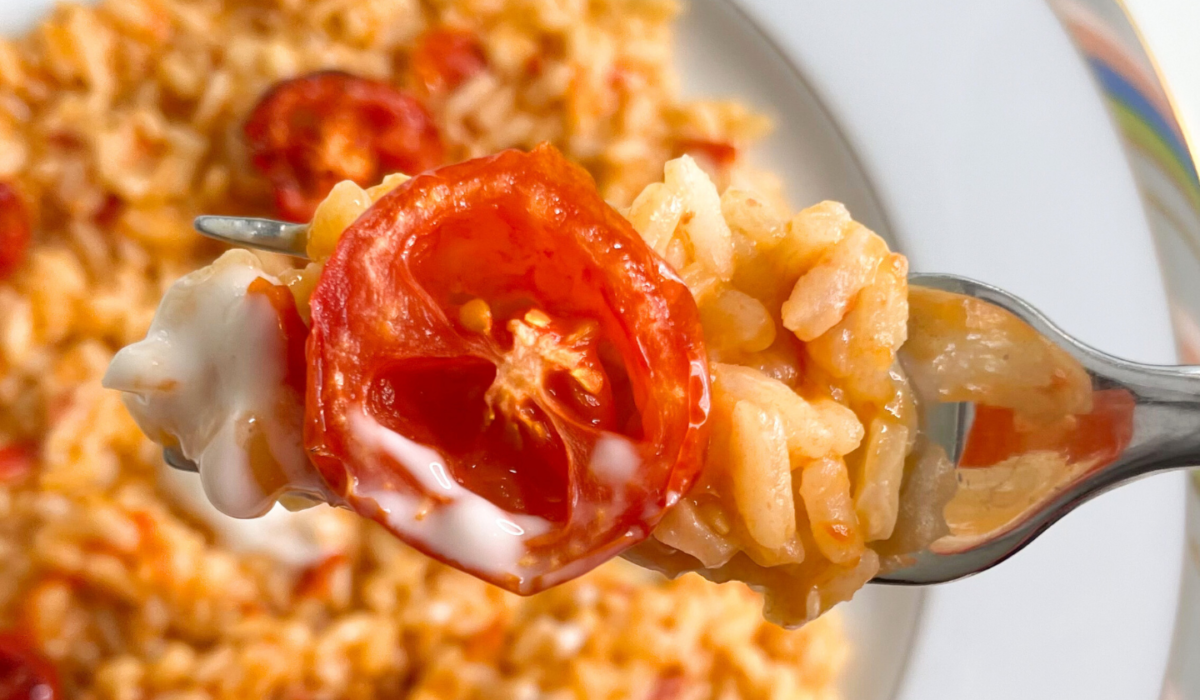 Risotto al pomodoro con pomodorini confit e crema di formaggio