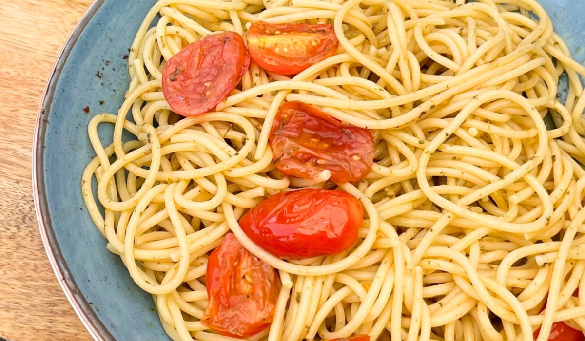 Spaghetti aglio, olio, peperoncino, prezzemolo e pomodorini confit