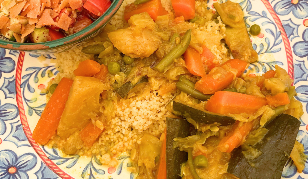 Bulgur con curry di verdure miste e piselli