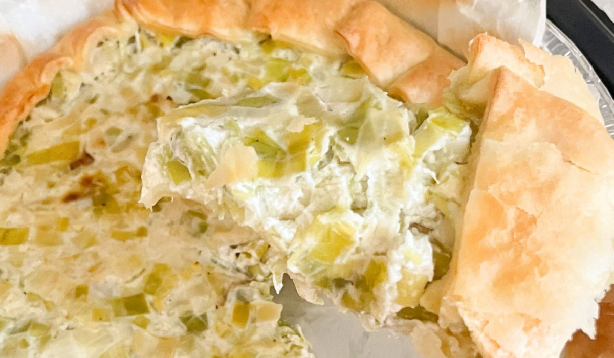 Torta salata zucchine, porri e panna