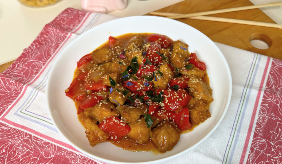 Pollo di tofu ai peperoni (tollo)