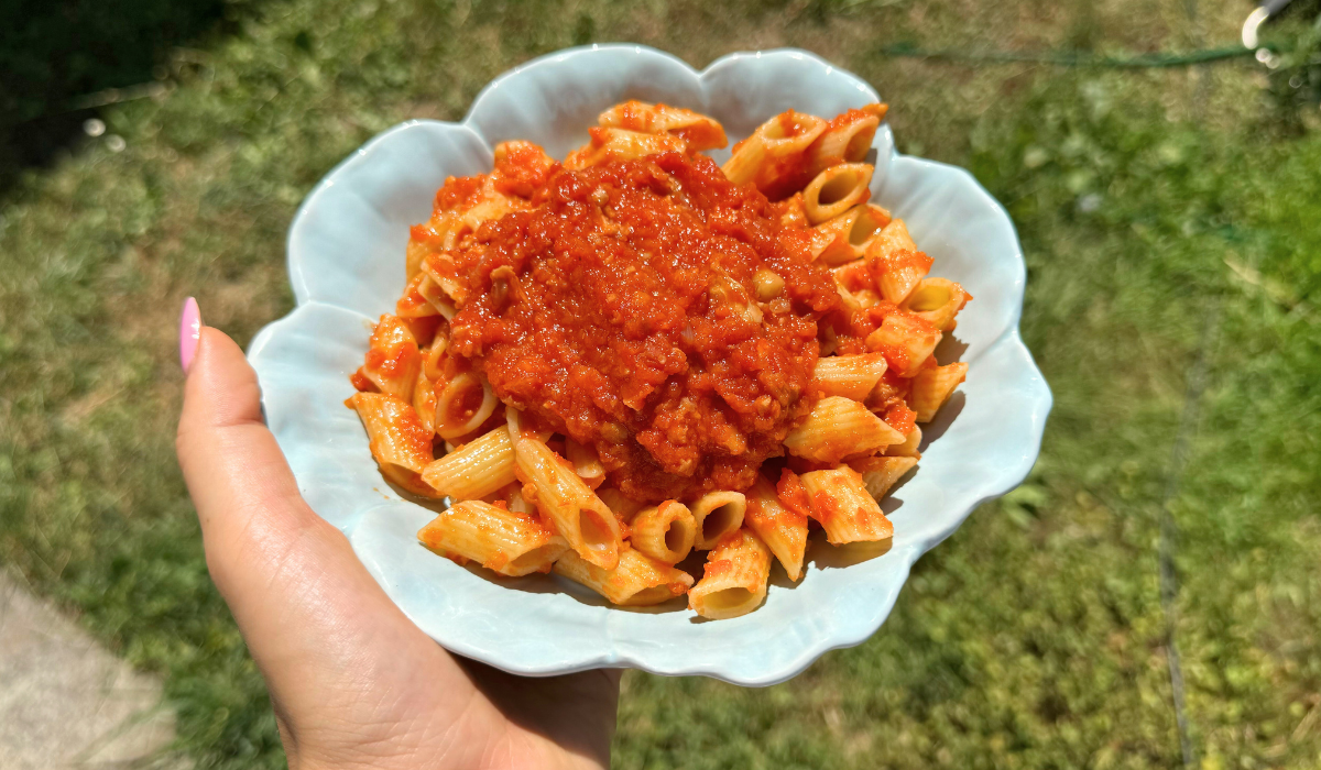 Penne al Ragù di Tempeh e Pomodorini Secchi