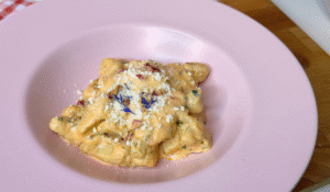 Gnocchi di ceci con salsa arancione