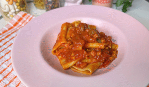 Amatriciana vegana con pancetta e tofu affumicato