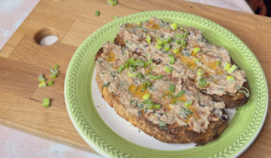 Bruschetta con fagioli e pomodorini secchi