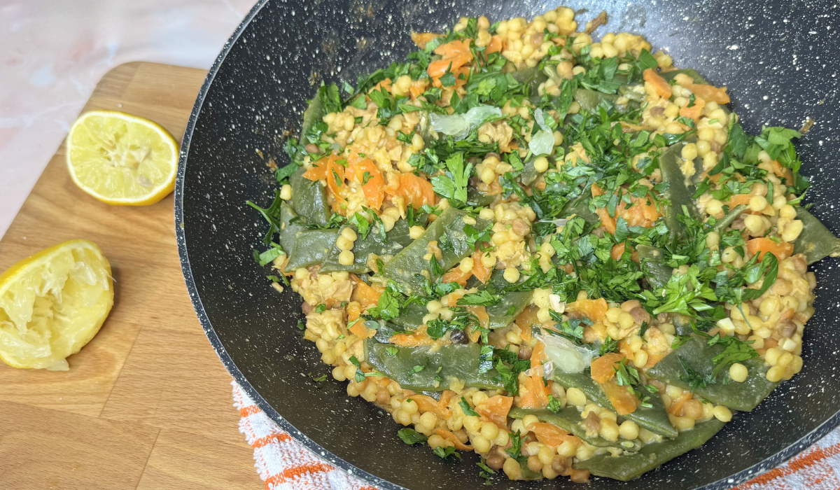 Fregola con tempeh, carote e taccole